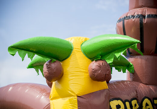 Commandez la piste de tempête sur le thème des pirates pour les enfants. Achetez des parcours d'obstacles gonflables en ligne maintenant chez JB Gonflables France